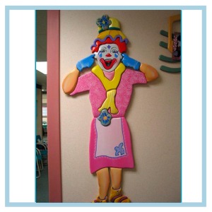 girl-clown-wall-art-hospital-design