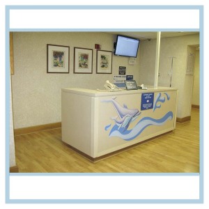 reception-desk-artwork-same-day-surgery-hospital-art-healthcare-design-dolphines