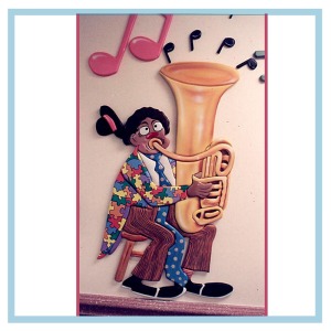 tuba-clown-theme-hospital-art-design-for-hospitals